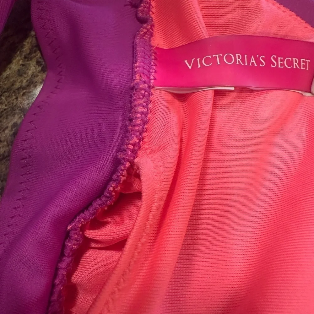 Victorias Secret Halter Neck Bikini Top Fuchsia Stretchy Fabric Womens Size L